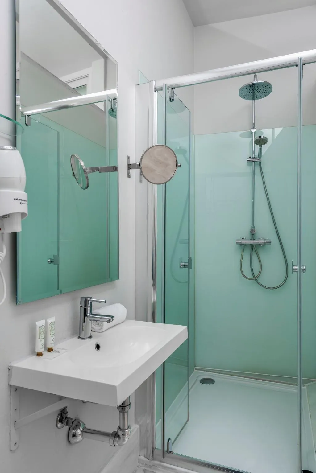 APARTMENT CAPACITY 5 TWO BEDROOMS Room, Suites Sevilla Plaza, Seville