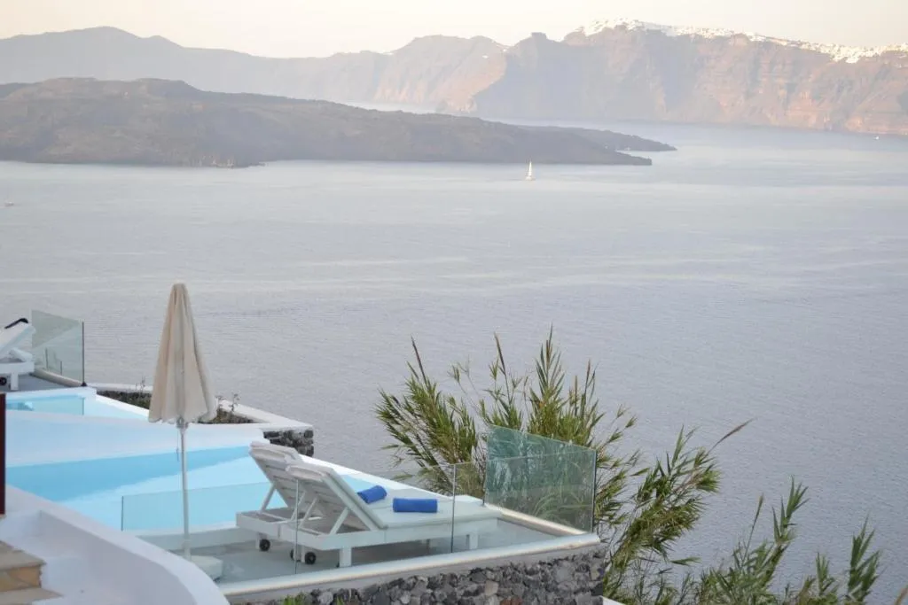 JUNIOR SUITE WITH PRIVATE POOL Room, Maison des Lys, Santorini