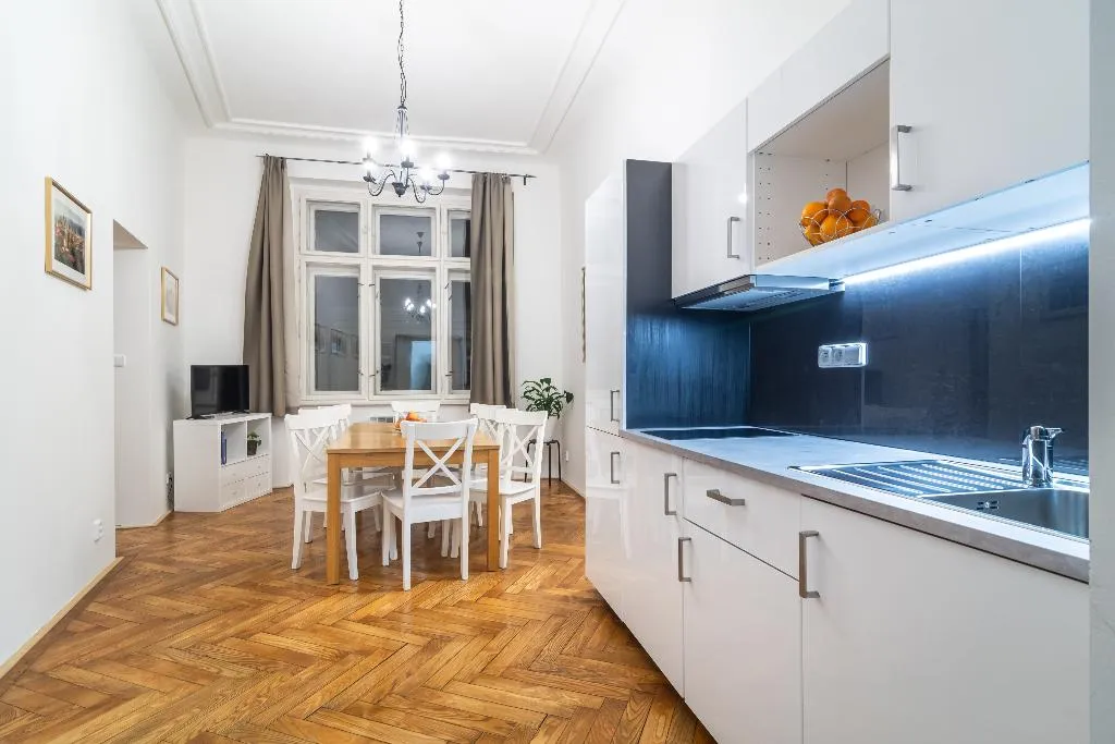 APARTMENT TWO BEDROOMS ONE BATHROOM Room, Royal Road Residence, Prague