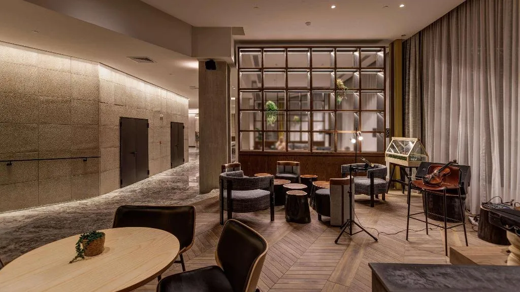 Lobby, Ax Odycy, Malta