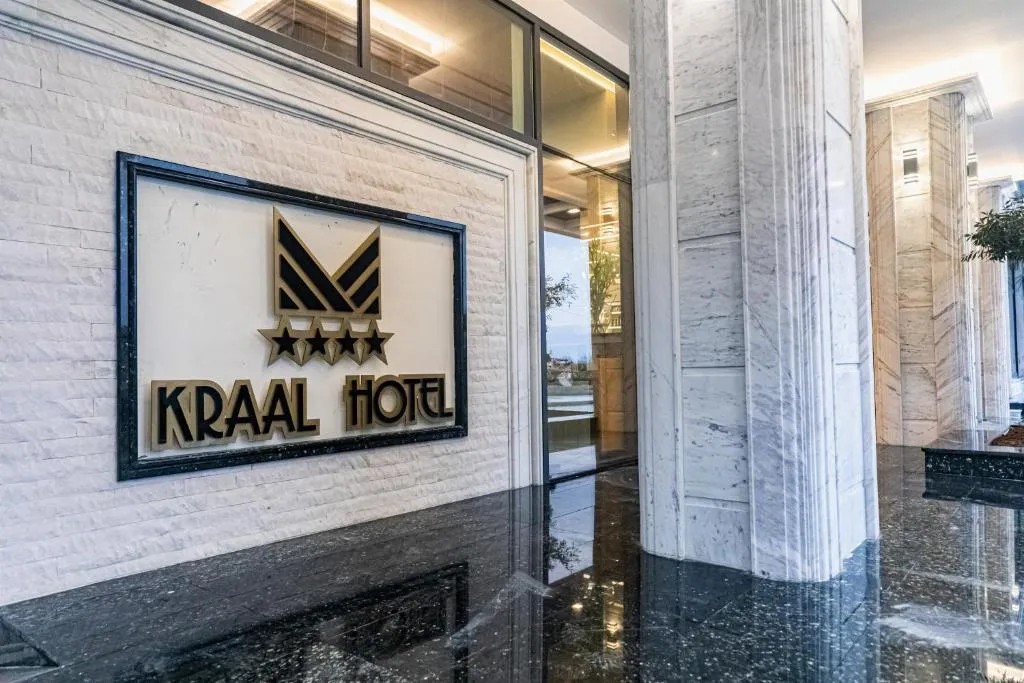 Lobby, Kraal Hotel, Kavaje
