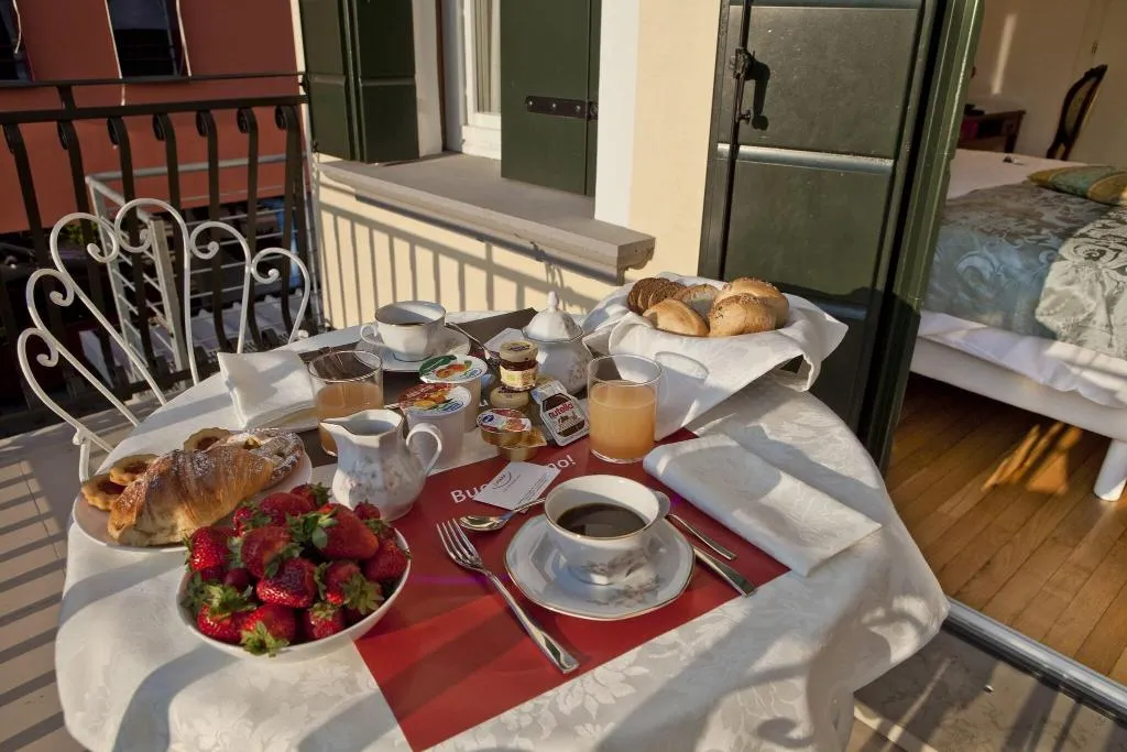 General view, Chiara Lodge, Venice