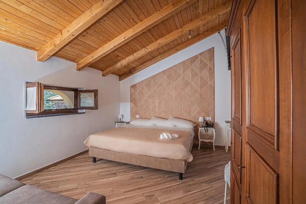 FAMILY ROOM CAPACITY 4 Room, Le Querce Farmhouse, Naples