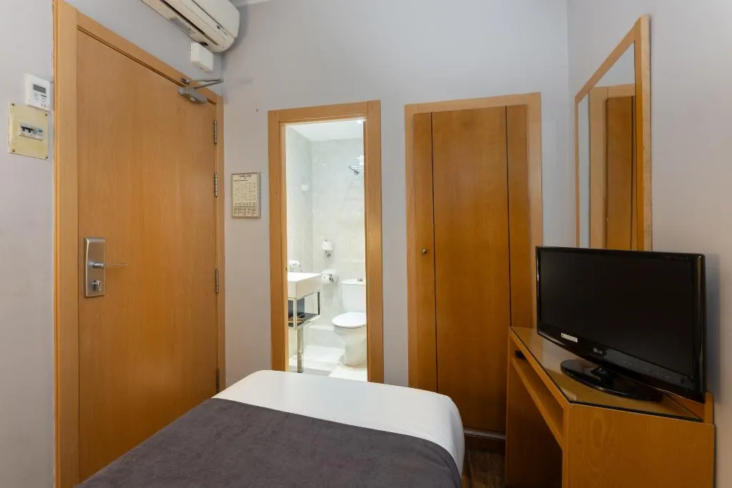 SINGLE STANDARD Room, Lyon, Barcelona