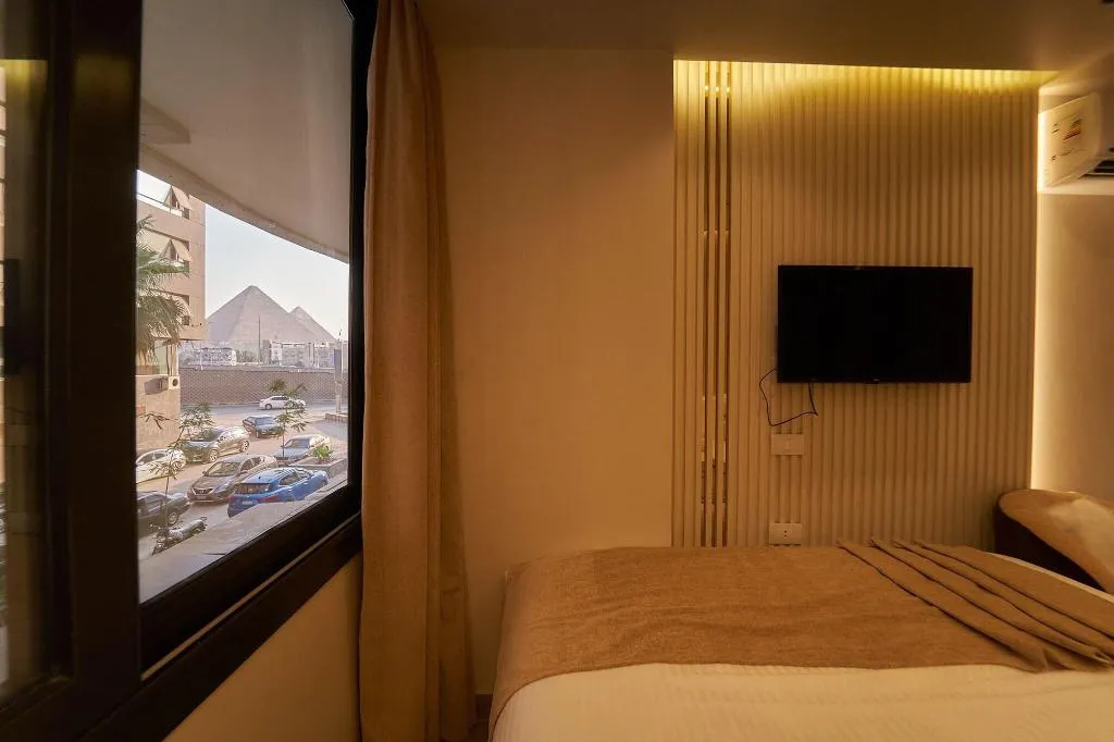 Room, Gold's Pyramids Hotel, Cairo