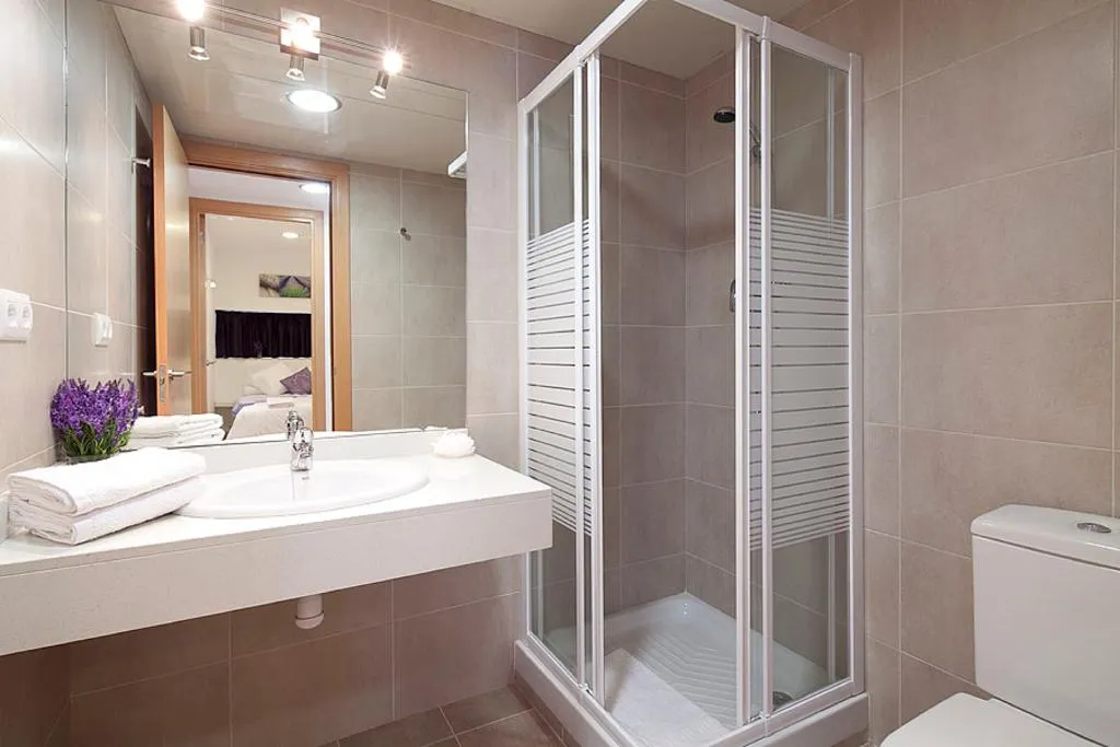 APARTMENT TWO BEDROOMS WITH TERRACE Room, Charmsuites Paralel, Barcelona