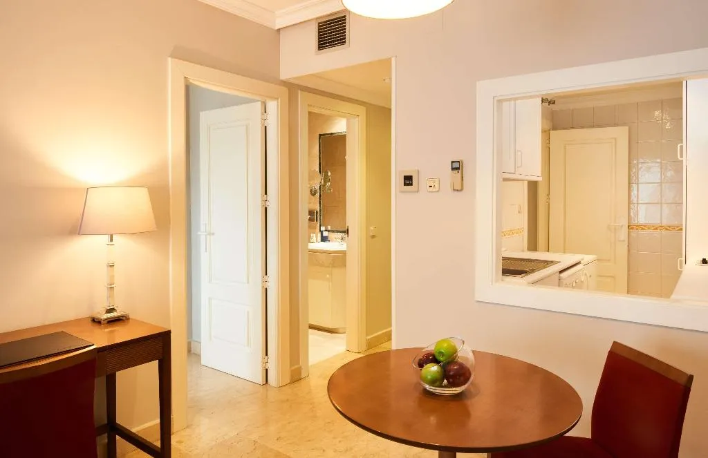 Room, Suites Barrio de Salamanca, Madrid