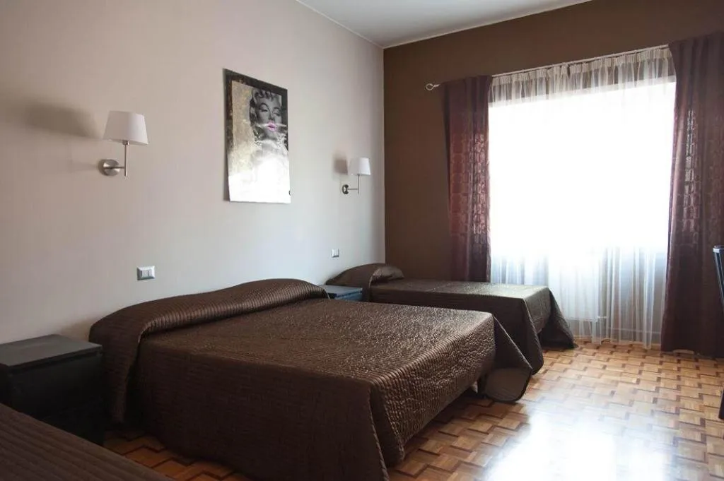 Room, Parco Delle Valli Bedrooms, Rome