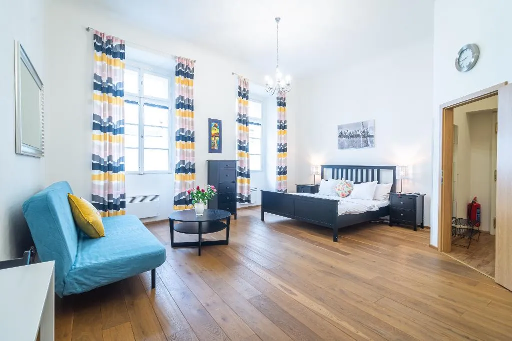 STUDIO CITY VIEW QUEEN BED Room, Royal Road Residence, Prague