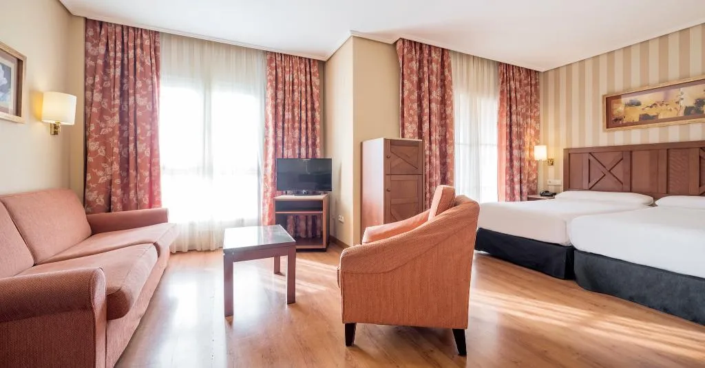 JUNIOR SUITE STANDARD Room, Ilunion Alcora Sevilla, Seville