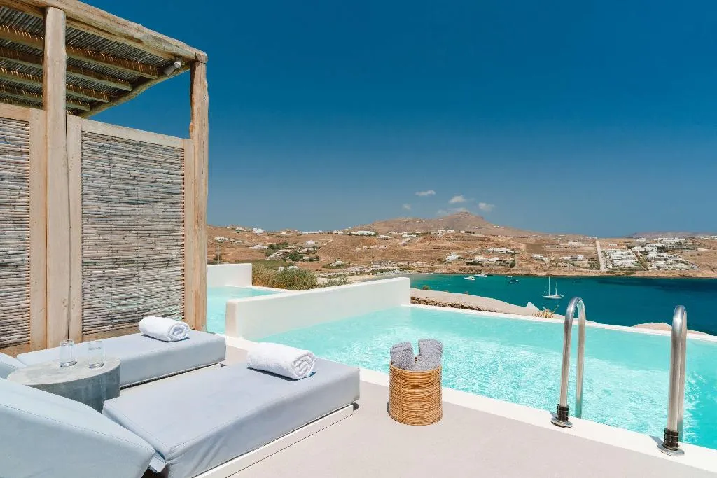 JUNIOR SUITE SEA VIEW WITH PRIVATE POOL Room, Radisson Blu Euphoria Resort, Mykonos