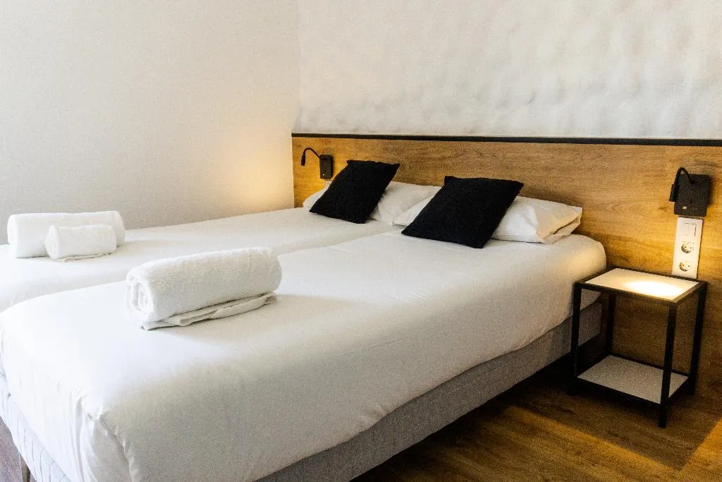 TWIN SUPERIOR WITH VIEWS Room, Fontanella Green House, Barcelona