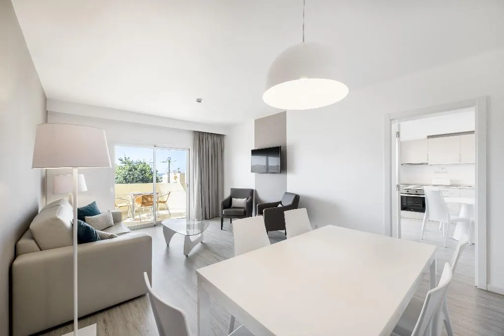 APARTMENT TWO BEDROOMS TWO BATHROOMS Room, AlvorMar Apartamentos Turisticos, Algarve