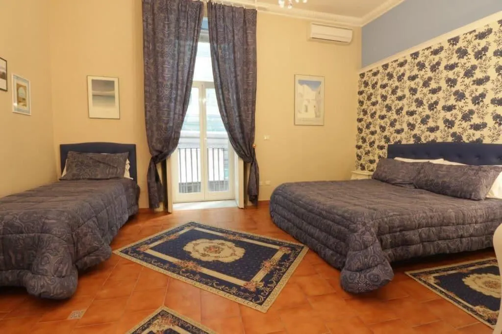 Room, B&B Speranzella, Naples
