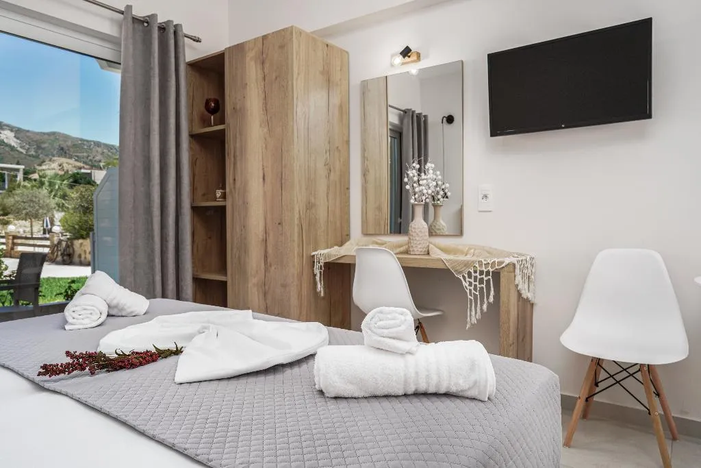 STUDIO DELUXE Room, Antonis Apartments Pool Bar, Zante
