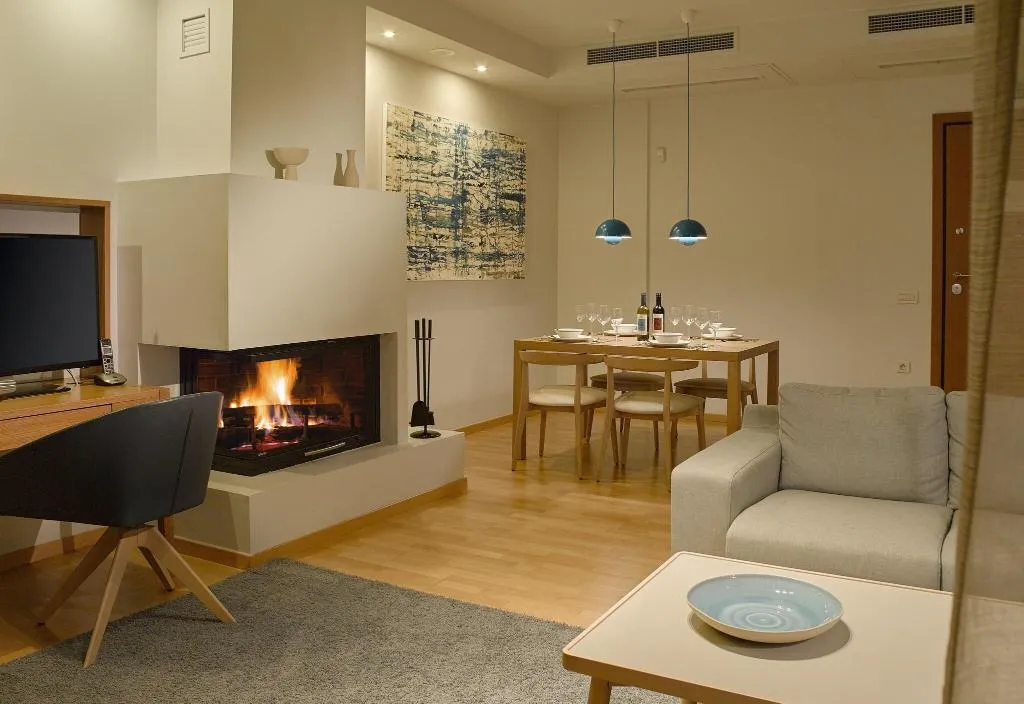 Room, Scale Suites, Athens