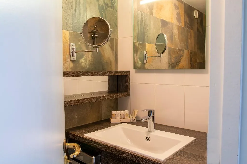 STUDIO STANDARD Room, Leonardo Eden Hotel Amsterdam City Center, Amsterdam