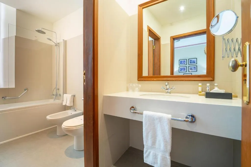 Double or Twin DELUXE Room, Quinta das Lagrimas - Small Luxury Hotel, Porto