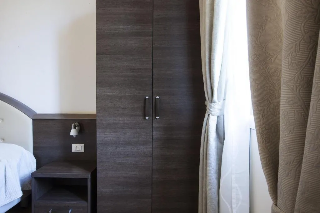 Room, Albergo Amalfi Milano, Milan