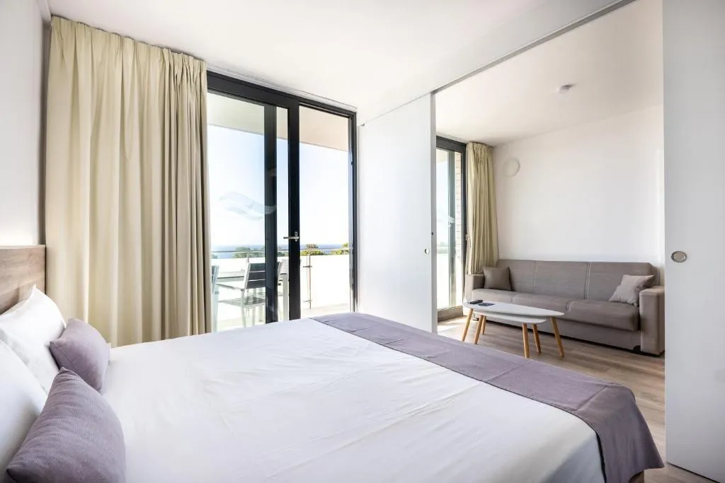 APARTMENT SUPERIOR ONE BEDROOM Room, Comtat Sant Jordi, Costa Brava
