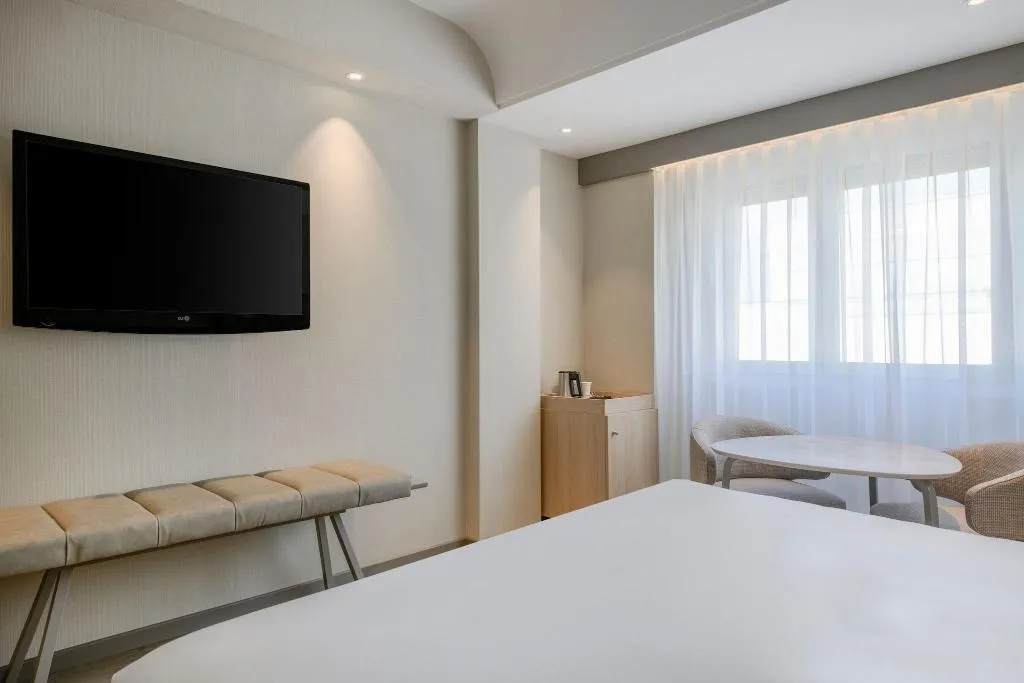DOUBLE QUEEN SIZE BED Room, AC Madrid Carlton, Madrid