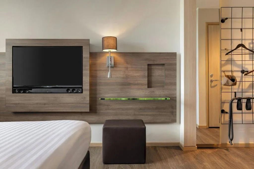 DOUBLE QUEEN SIZE BED Room, Moxy Milan Airport, Milan
