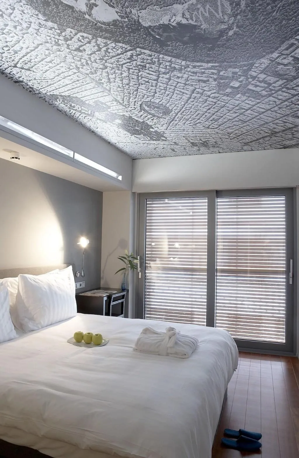Room, Periscope, Athens