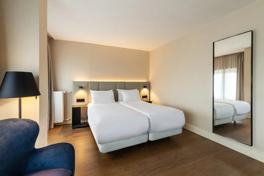 DOUBLE SUPERIOR Room, NH Amsterdam Schiller, Amsterdam