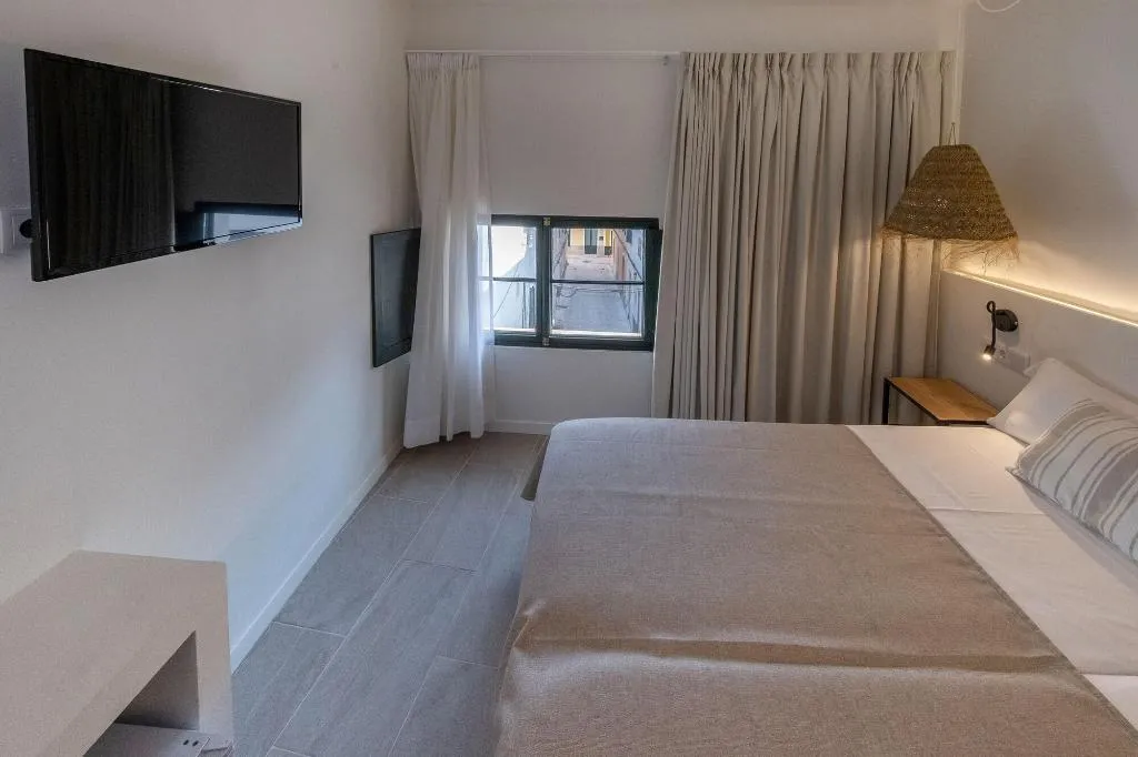 Room, Hotel Tres Tocs, Menorca