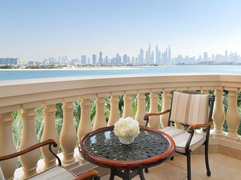 TWIN PREMIER Room, Raffles The Palm Dubai, Dubai