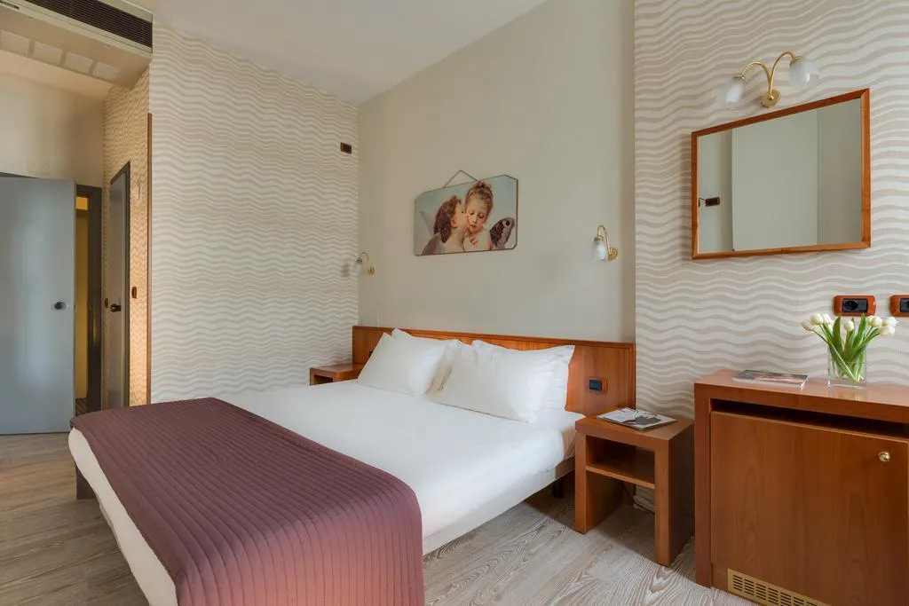 Room, Roxy, Milan