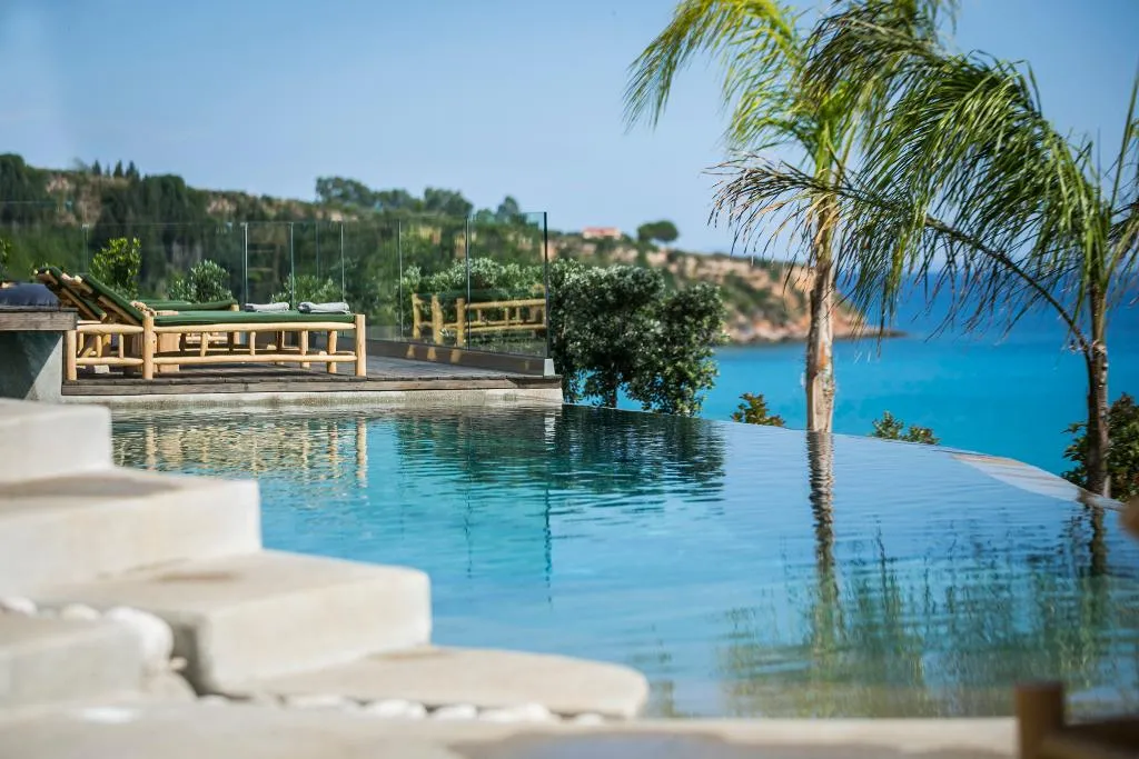 Pool, F Zeen, Kefallinia