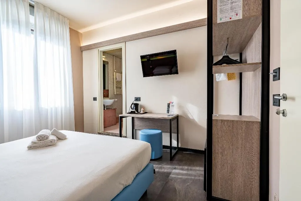 Room QUEEN SIZE BED Room, Jet Hotel, Sure Hotel Collection by Best Western, Milan
