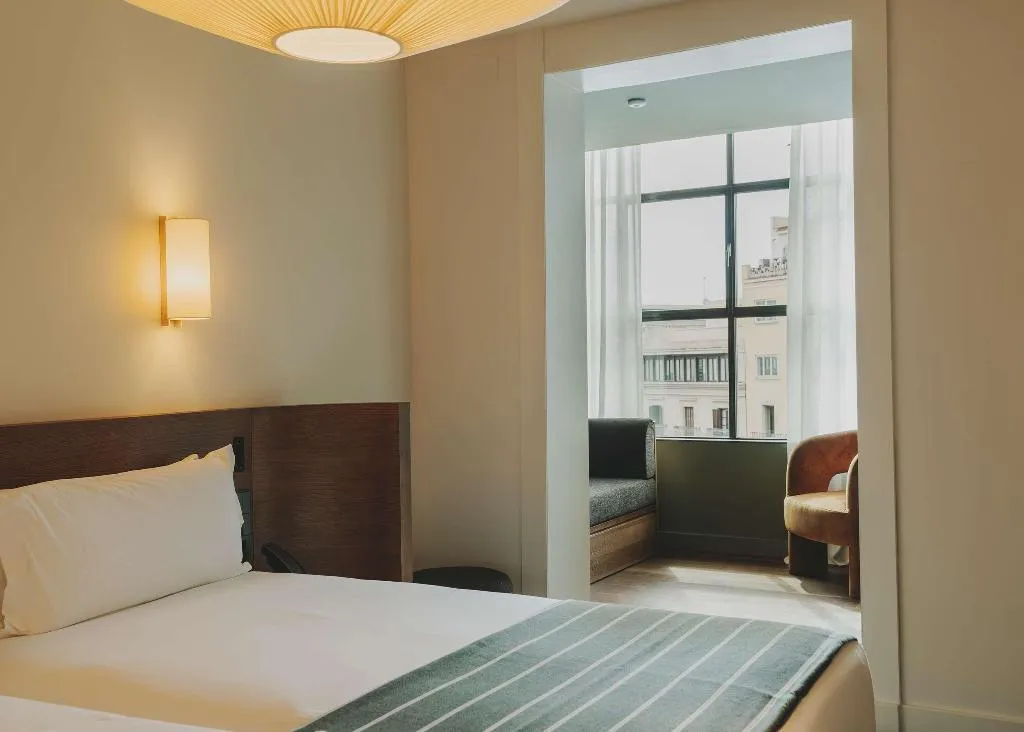 Room, Regina, Barcelona