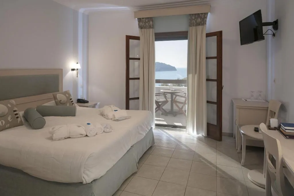 Room, Magic, Skiathos