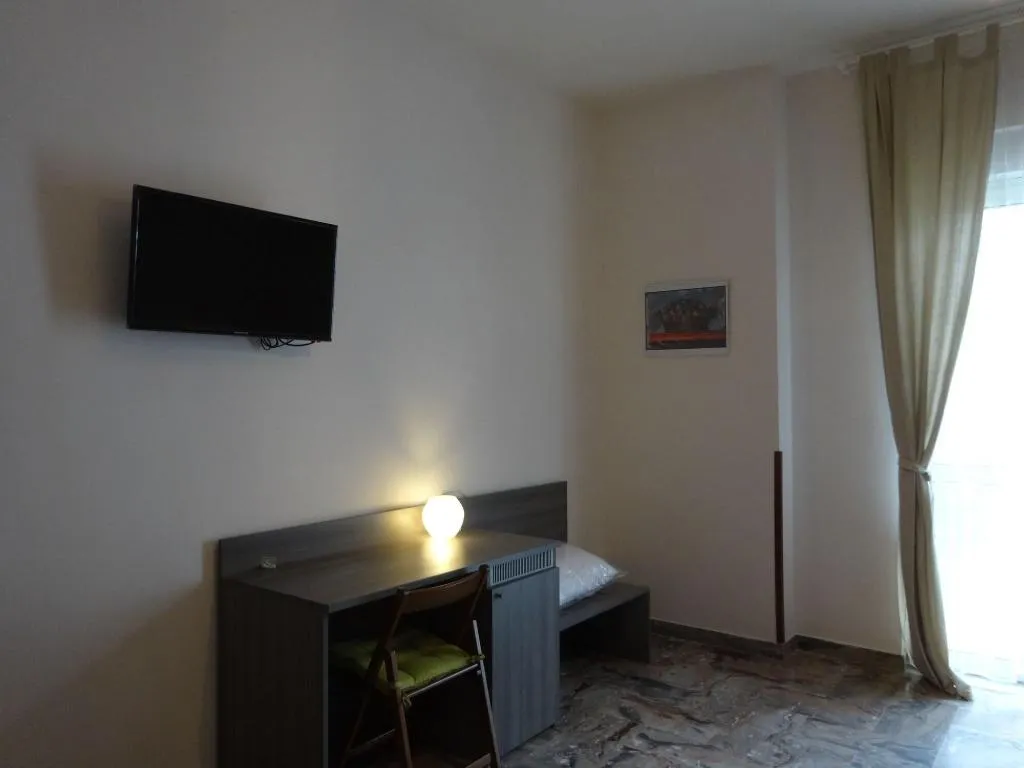 Room, Amphitheatrum Gate, Naples
