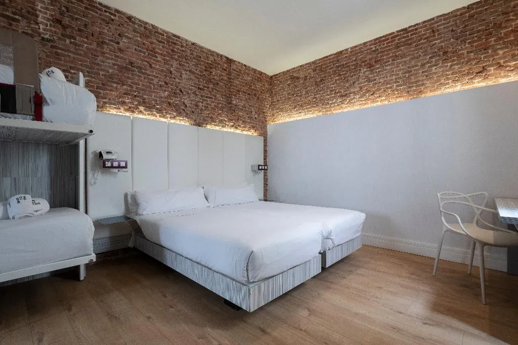 QUADRUPLE STANDARD Room, Petit Palace Lealtad Plaza, Madrid