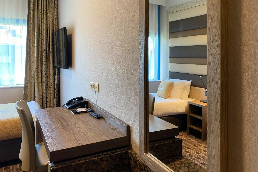 SINGLE STANDARD Room, Xo Hotels Blue Square, Amsterdam