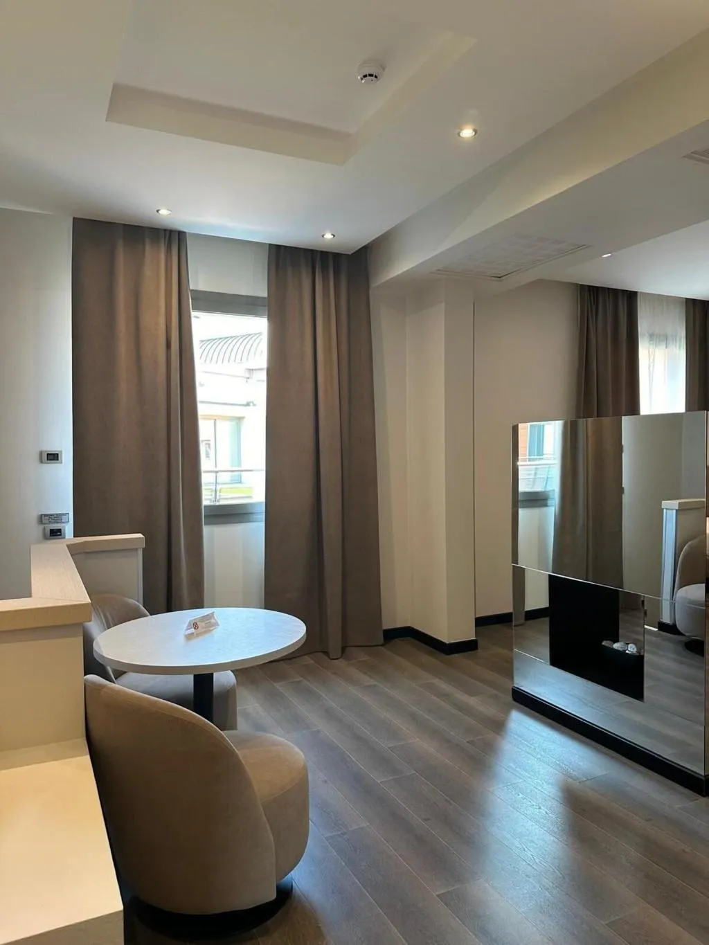 QUADRUPLE KING SIZE BED Room, Cruise, Milan