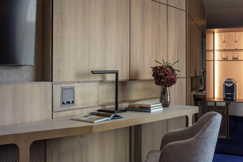 JUNIOR SUITE STANDARD Room, Anantara The Marker Dublin, Dublin