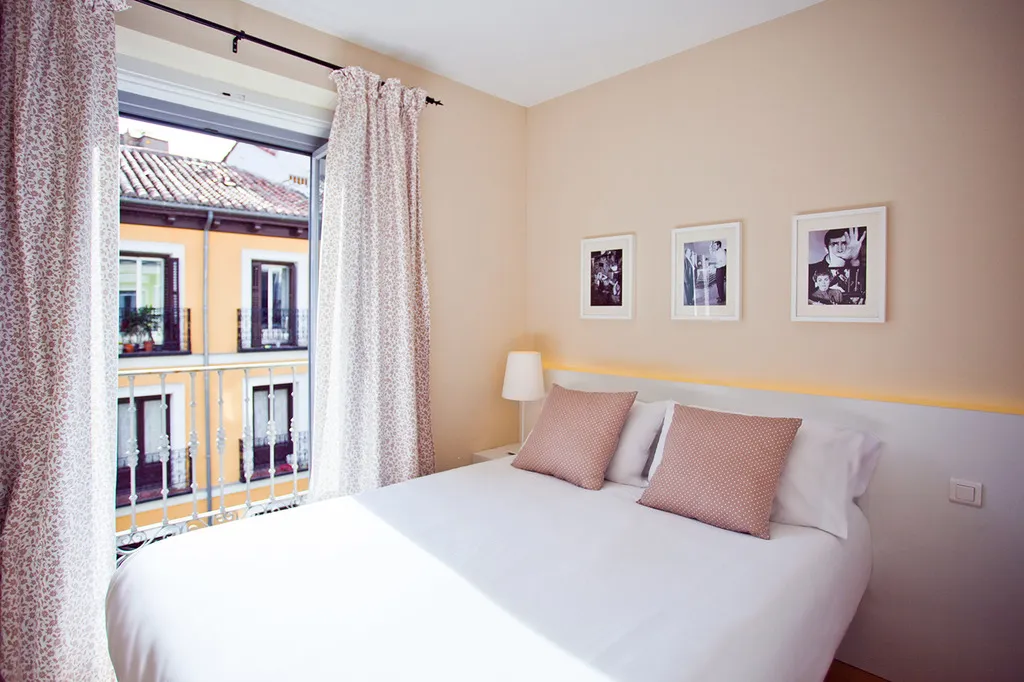 APARTMENT CAPACITY 4 TWO BEDROOMS Room, Apartment in the Centre, Madrid