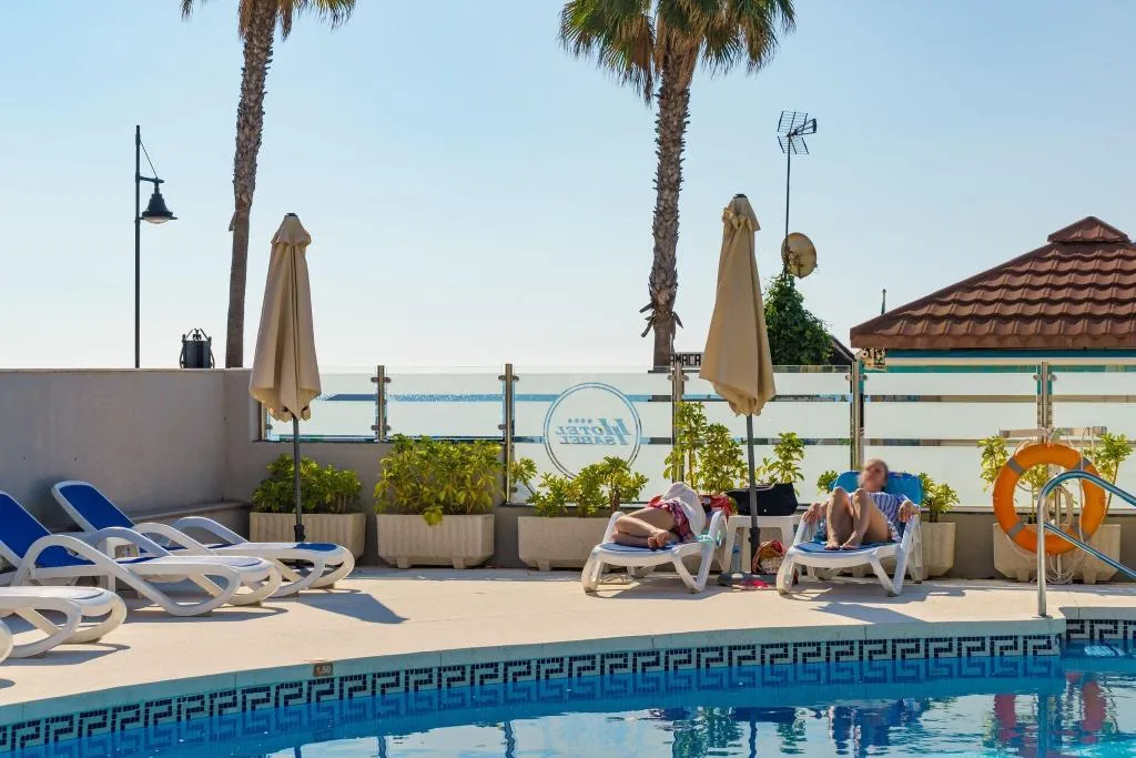 Pool, Isabel, Costa Del Sol