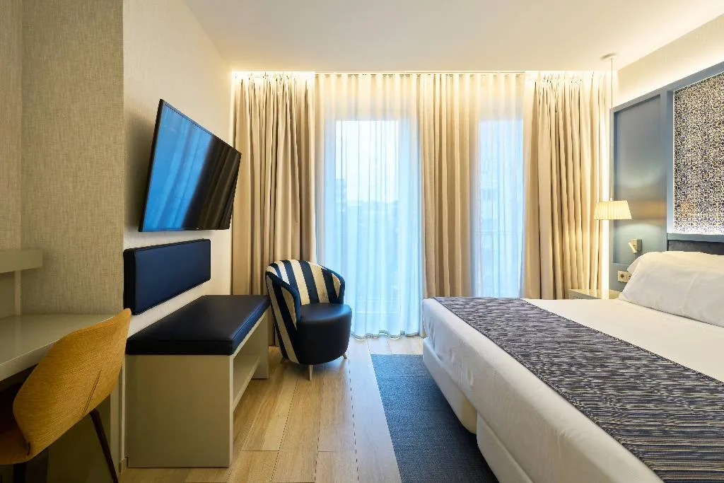 DOUBLE SINGLE USE WITH TERRACE Room, Catalonia Porto, Porto