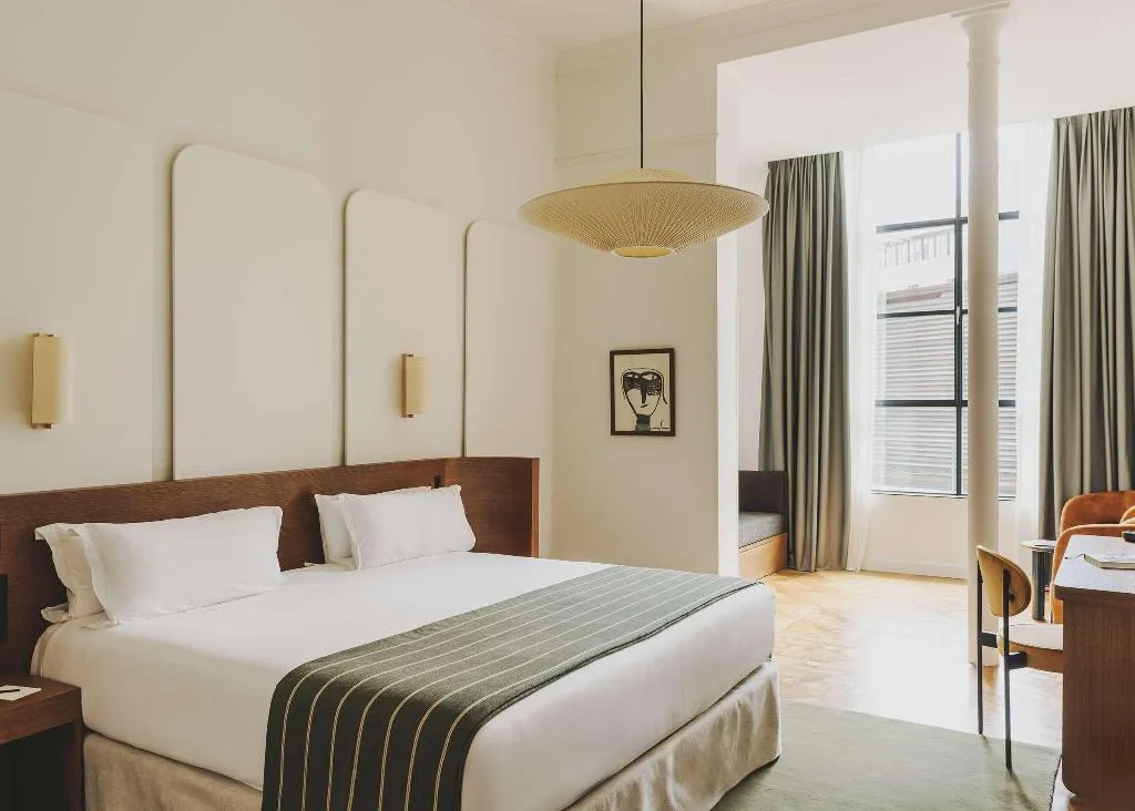 Room, Regina, Barcelona
