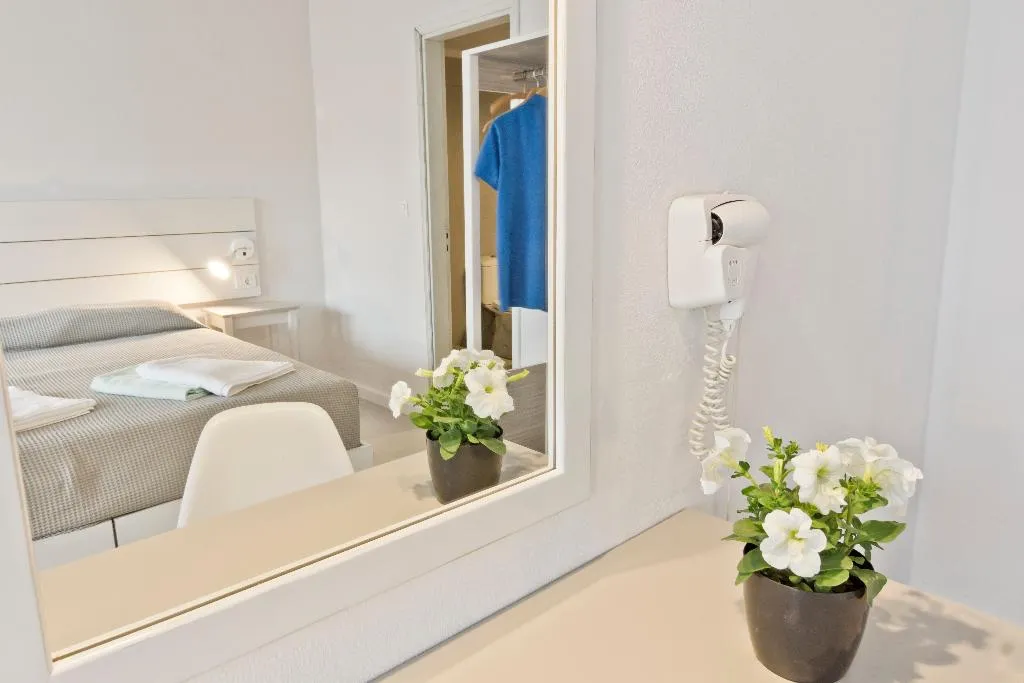 Double or Twin SEA VIEW Room, Gregory Peck Beach Break Apartments, Rhodes