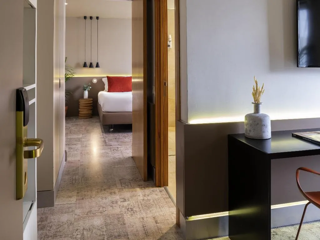 SUITE KING SIZE BED Room, Mercure Porto Centro Santa Catarina, Porto