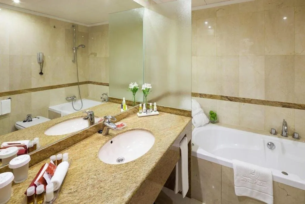 DOUBLE SINGLE USE SUPERIOR Room, Royal Plaza, Ibiza