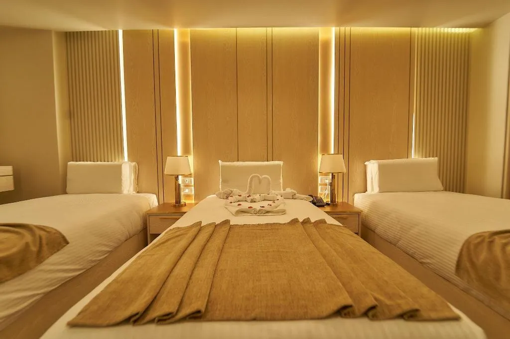 Room, Gold's Pyramids Hotel, Cairo