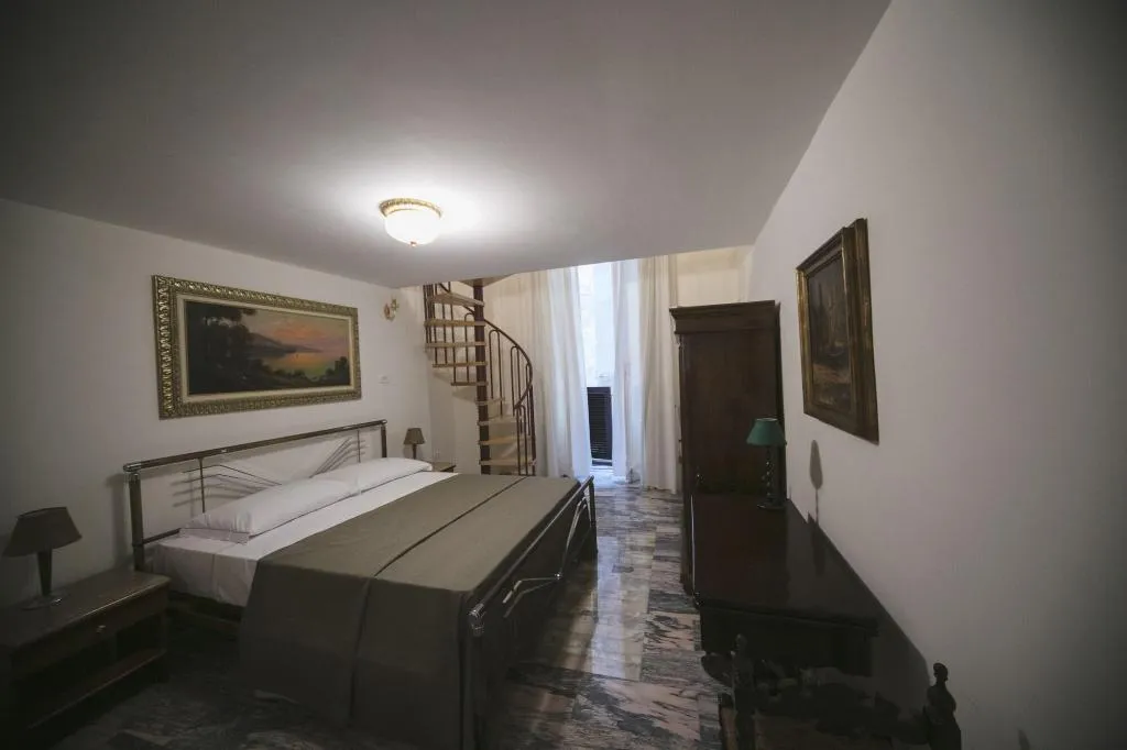 Room, Area Angioina Suites, Naples