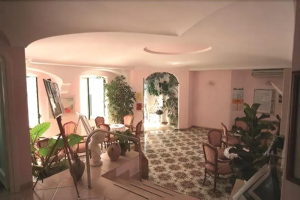 Lobby, La Palma, Naples